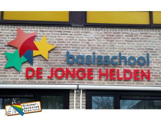 Kunststof gevelletters voor een school